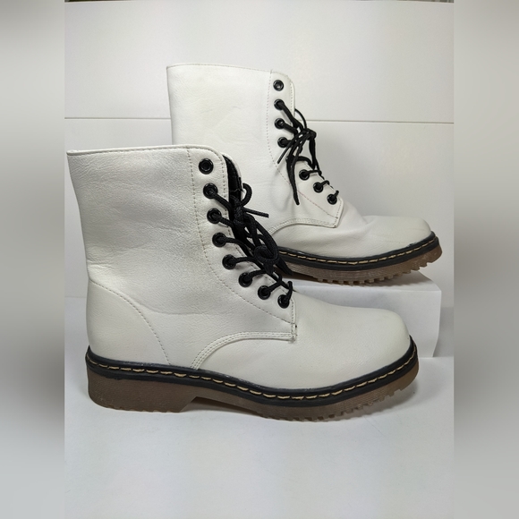 White combat boots, near new Rue 21 - Picture 1 of 12